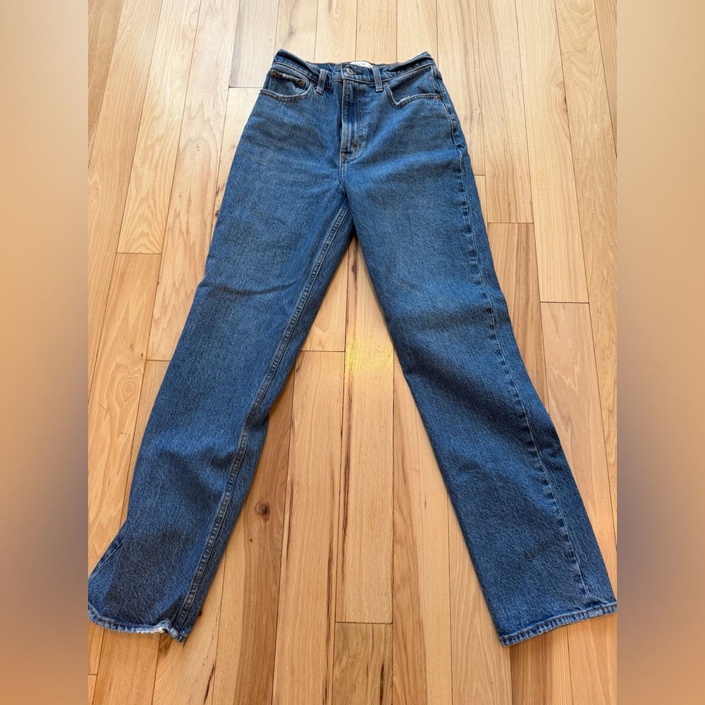 Abercrombie & Fitch The Ankle Straight Ultra High Rise Curve Love jeans.